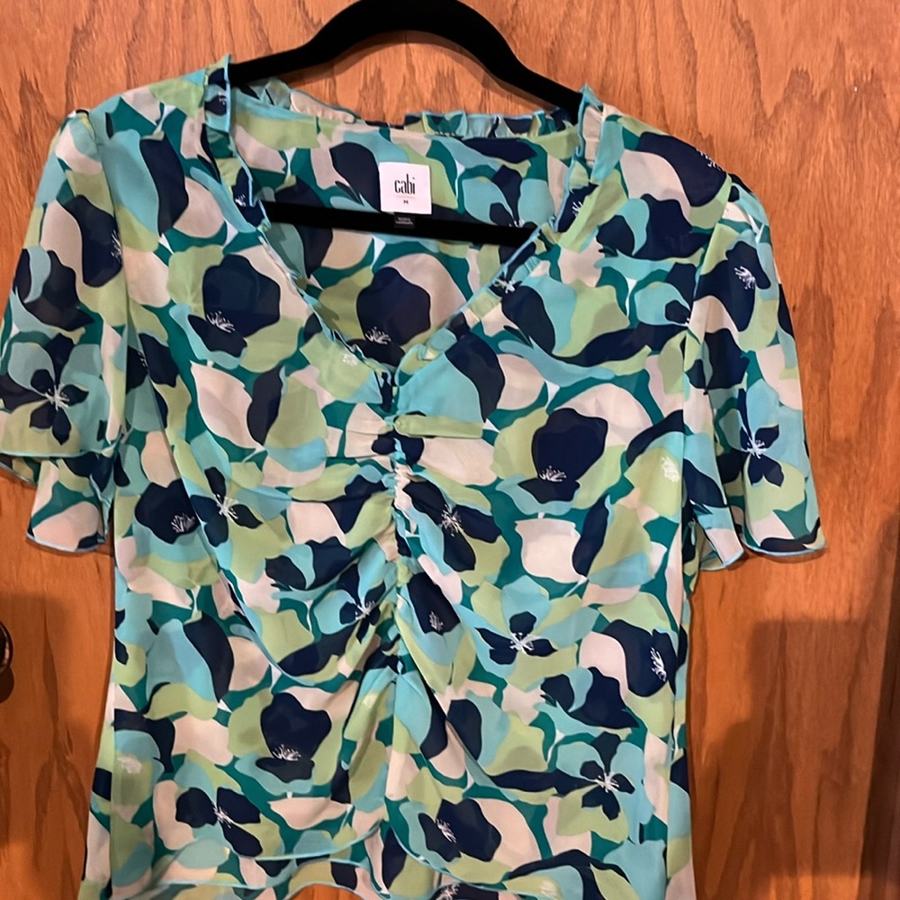 CLEAR OUT SALE: $15. CAbi #6087 Trixie Top, medium.